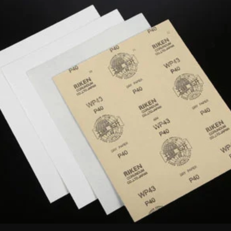 Quali sono alcuni suggerimenti per l'utilizzo della carta vetrata all'ossido di alluminio?