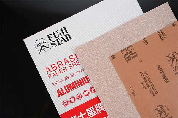 Carta vetrata rivestita di stearato